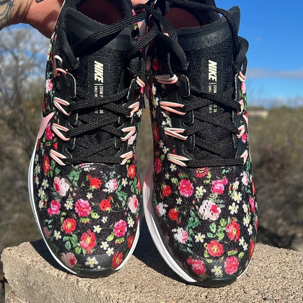 Nike Women's Floral Black Pink Running Sneakers - Picture 16 of 16